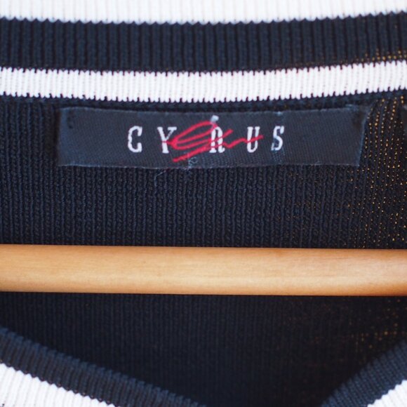 Cyrus | Like NEW Striking Black & White Cardigan - Picture 2 of 5